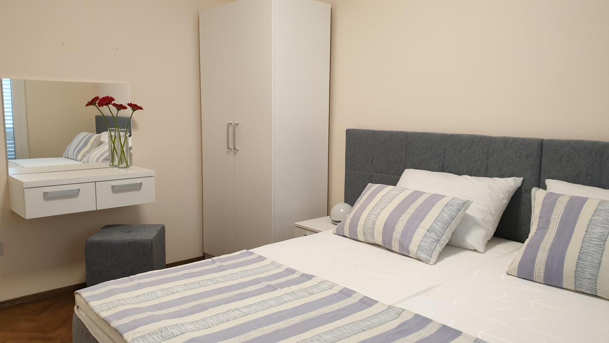 Apartments And Rooms With Parking Space Hvar - 15378 Hvar Town Room photo